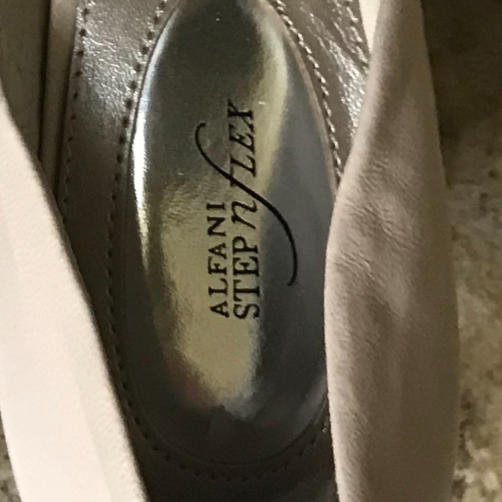 Shoes - Picture 4 of 4